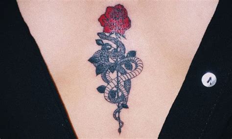 senos pecho rosas flores tatuajes para mujer|La posición de un tatuaje de rosa en el pecho en 3。